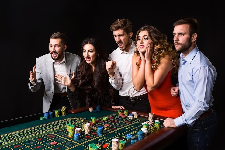 Antarmuka aplikasi moli77 menampilkan slot permainan dan sportsbook di layar sentuh