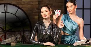 Tampilan antarmuka Macau Pools menampilkan koleksi permainan slot dan crash di platform moli77